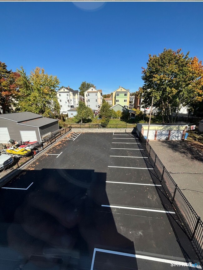 Building Photo - 365 Broad St