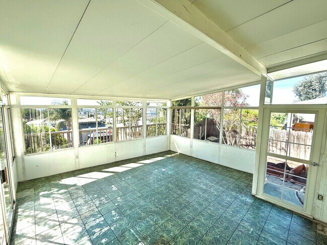 Building Photo - Remodeled Paradise Hills Home With Spectacular Views