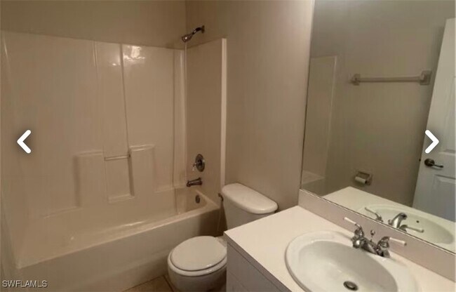 Building Photo - 4833 SW 25th Ct