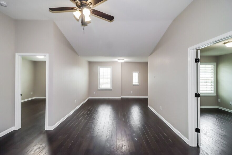 Building Photo - 8113 Pescara Cove