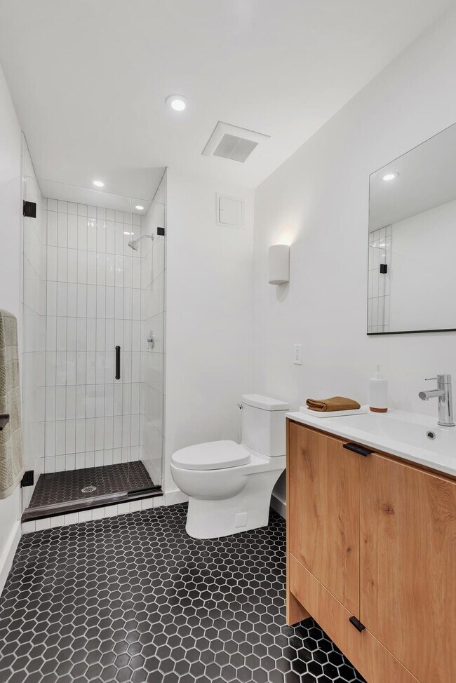 Building Photo - 328 Pacific Ave