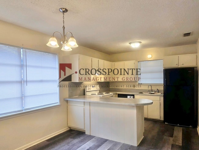 Building Photo - Tour Today! Cozy 3 Bedroom Unit!