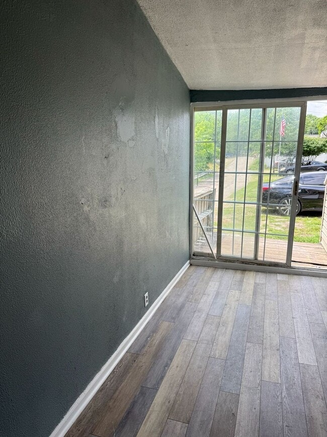 Primary Photo - 3 bedrooms 1 bath