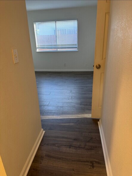 Building Photo - 6113 Francine Dr