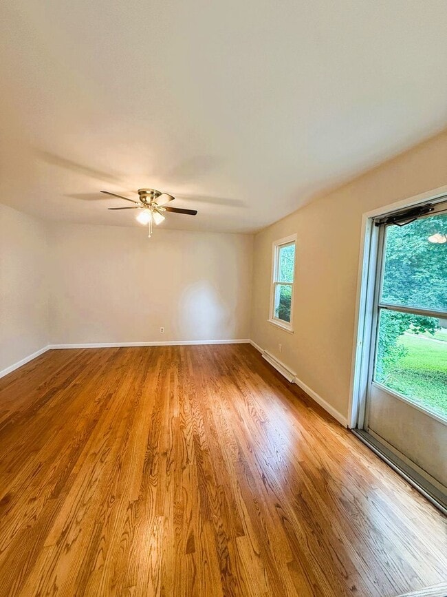Building Photo - Fully Rehabbed 3 bedroom, 1 bathroom Renta...