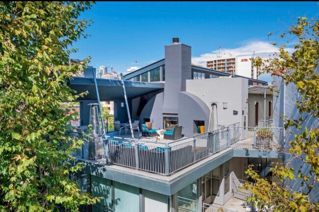 Building Photo - 101 Market St