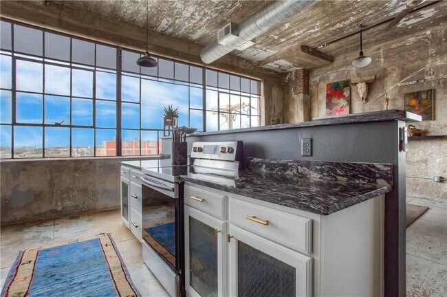 Building Photo - 120 Saint Louis-4211