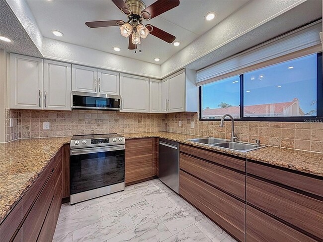 Building Photo - 9981 Eagles Point Cir