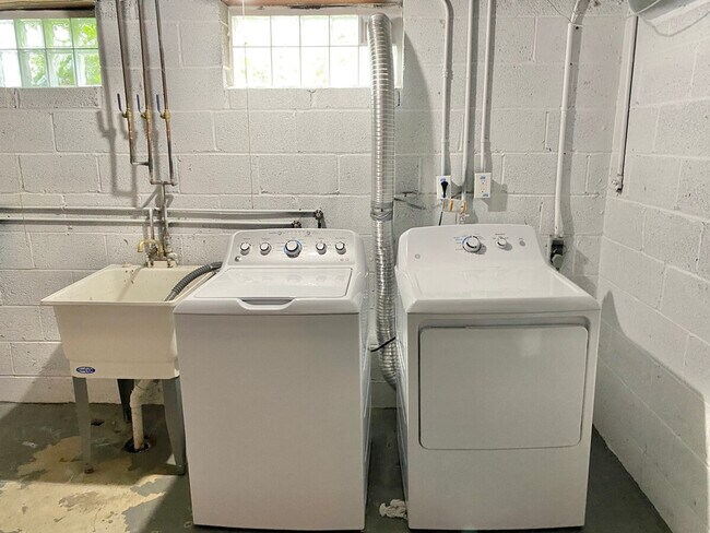 Building Photo - 3698 Washington Blvd