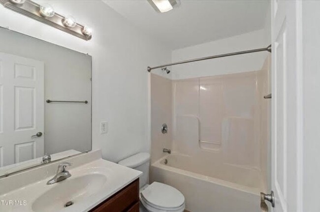 Building Photo - Newly renovated located in Patriot Pointe ...