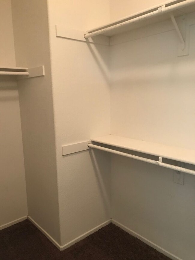 Building Photo - 3 BEDROOM VICTORVILLE HOME IN SPRING VALLE...
