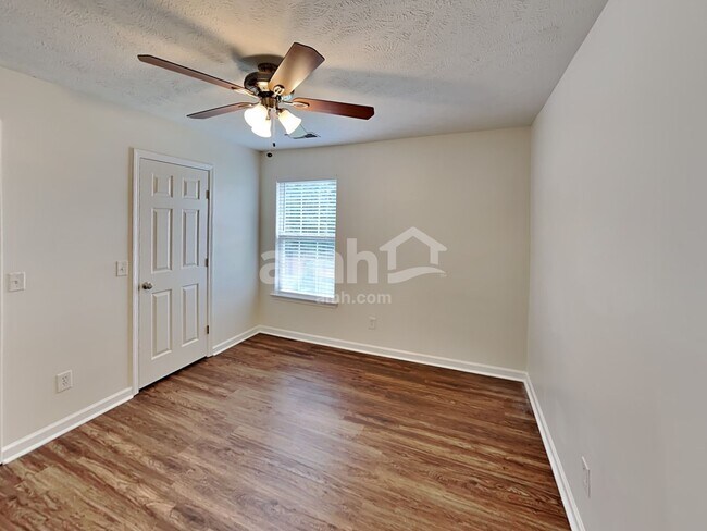 Building Photo - 615 Glen Valley Trl