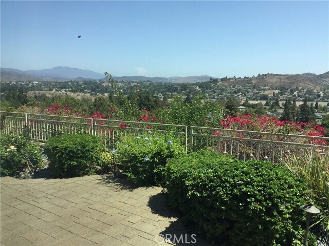 Building Photo - 9772 Crestview Cir