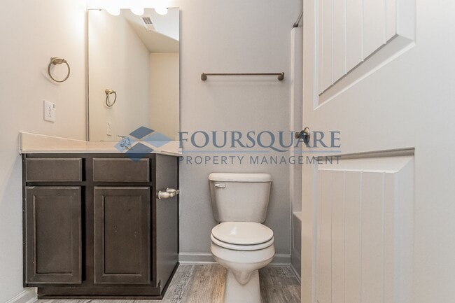 Building Photo - Spacious 3-Bed / 2.5-Bath Townhome with Open Floor Plan & Assigned Parking – Convenient to Downto...