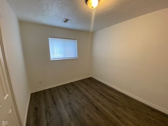 Building Photo - 621 N Oxford St