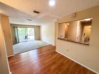 Building Photo - Windsor Park #1221 - Pet Friendly!