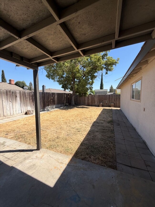 Building Photo - 2944 S Linda Vista St