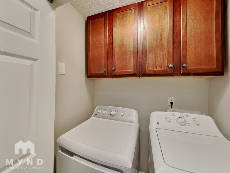 Building Photo - 5210 Laurel Bridge Dr SE