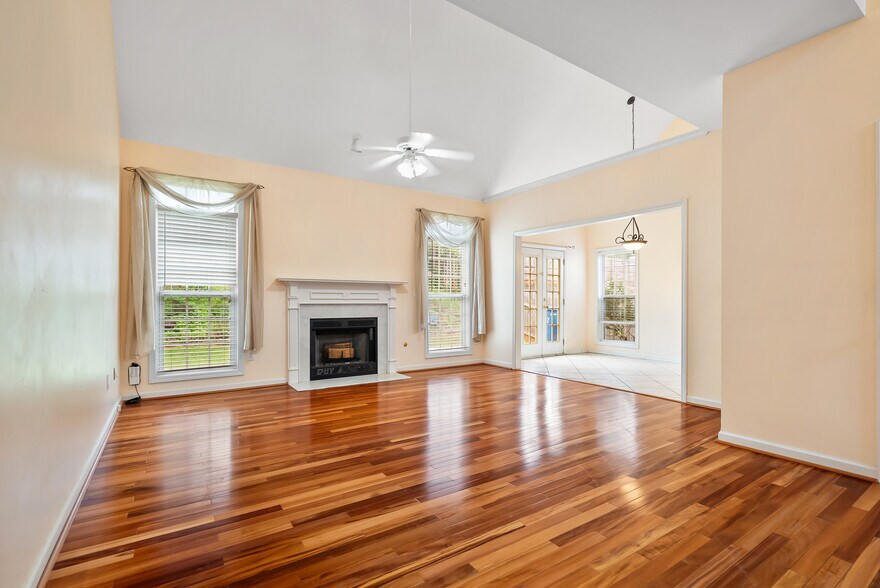 Building Photo - 847 Edgeley Ln