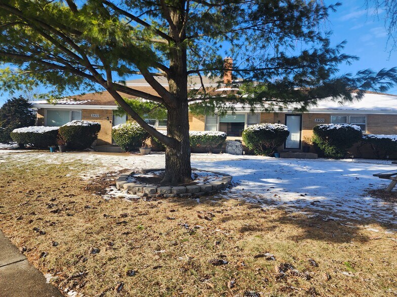 unit is on the left - 2800 Manor Ln