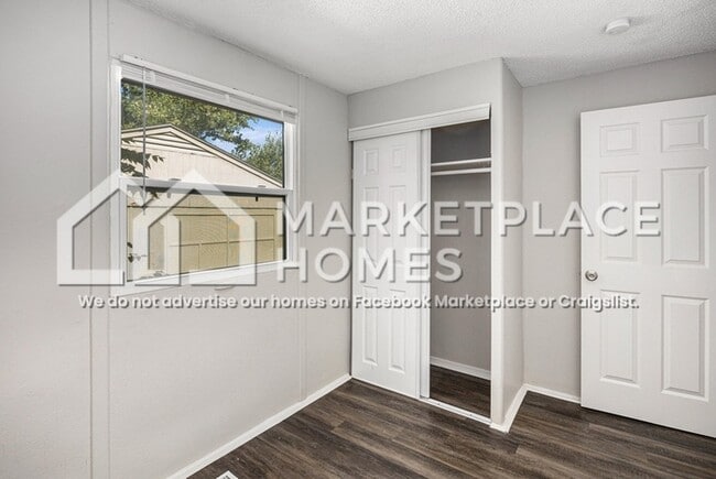 Building Photo - 4528 N Forest Ave
