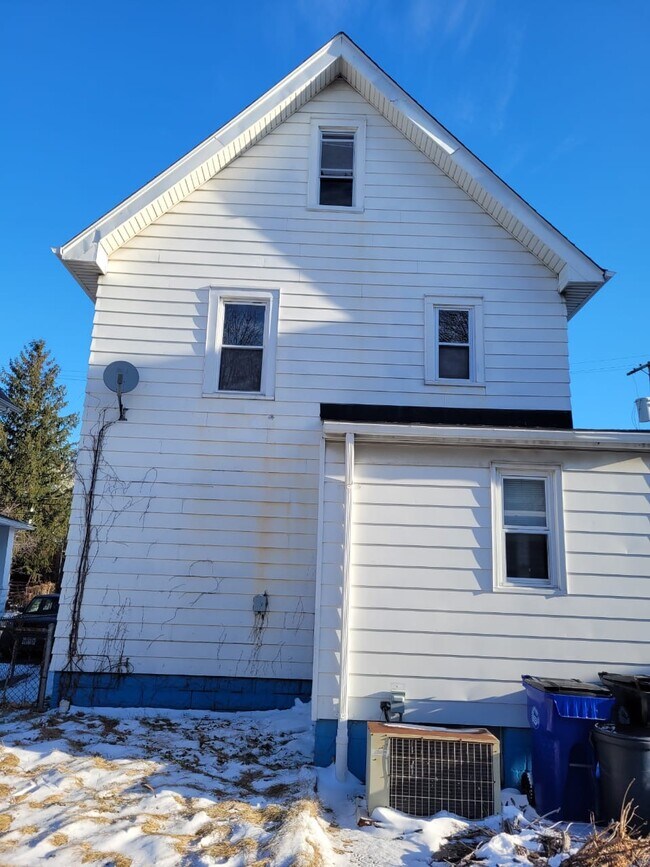 Building Photo - 910 Stevenson Rd