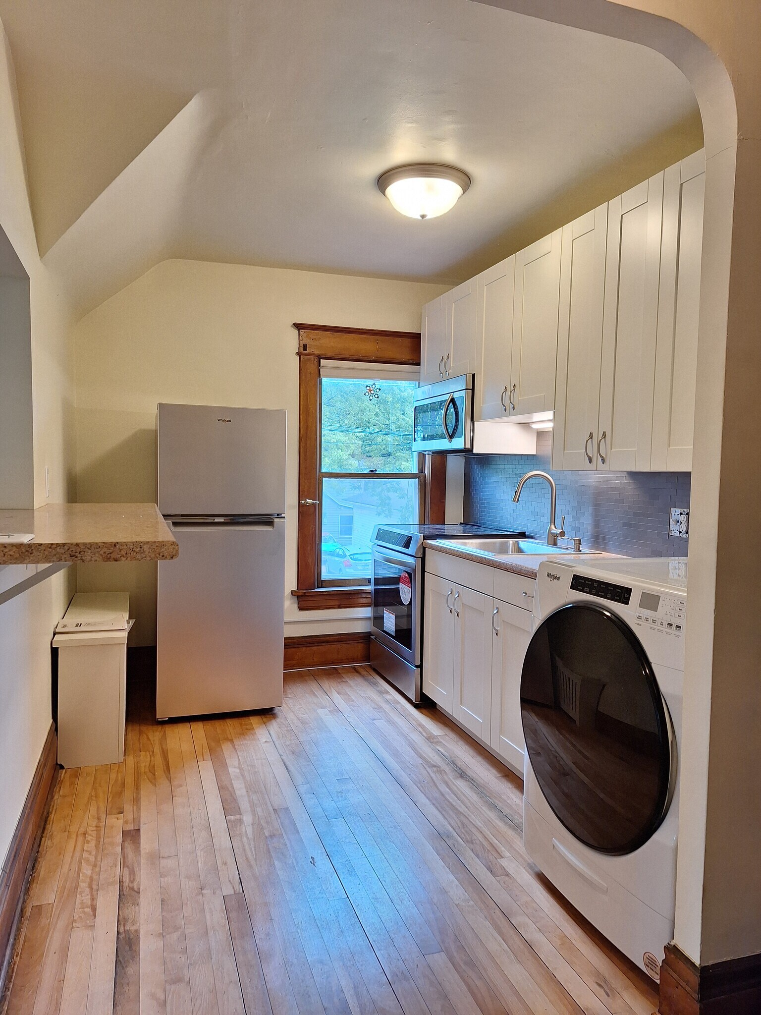 Kitchen with washer/dryer - 384 Hall Ave