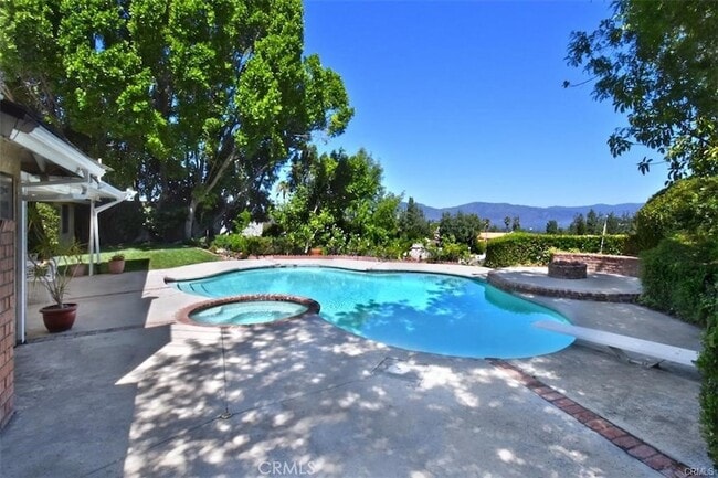 Building Photo - 4061 Falling Leaf Dr