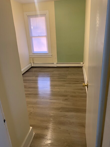 Building Photo - 102 Grove St