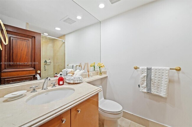 Building Photo - 17875 Collins Ave