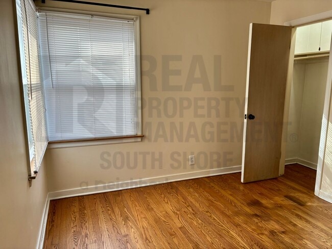 Building Photo - Charming 3bed/2bath Available NOW