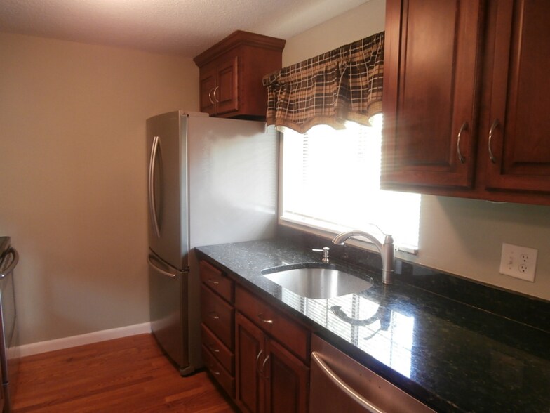 Building Photo - 42 N Main St