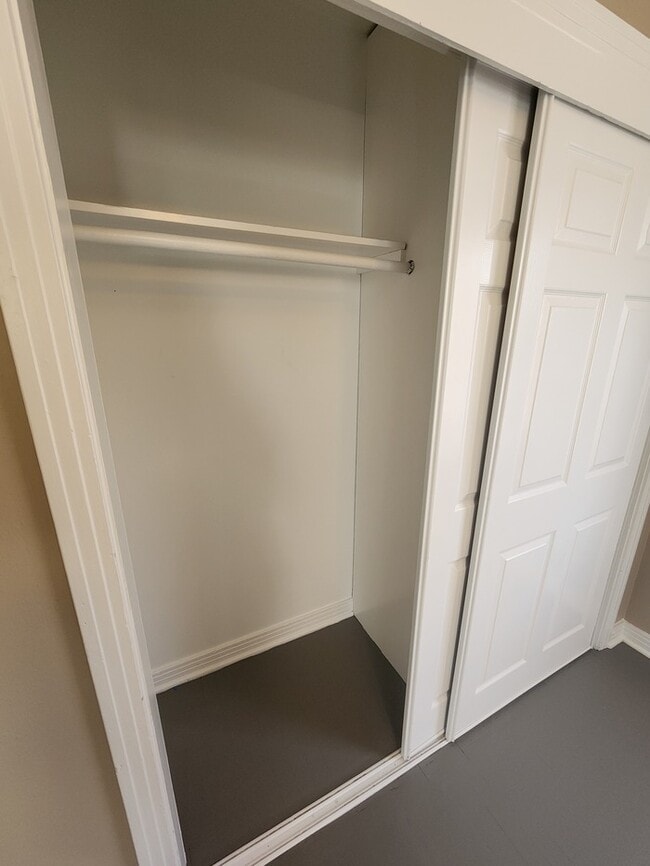 Building Photo - 3 bed 2 bath 1 car garage