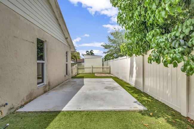 Building Photo - 1104 Jackpine St