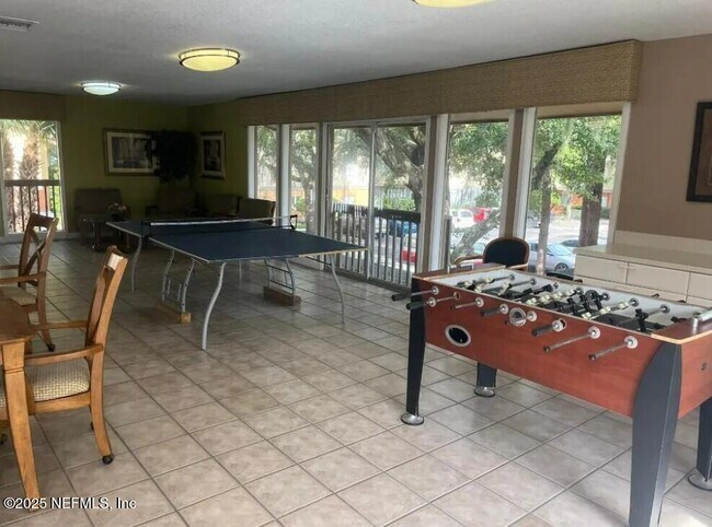 Building Photo - 1800 Park Ave