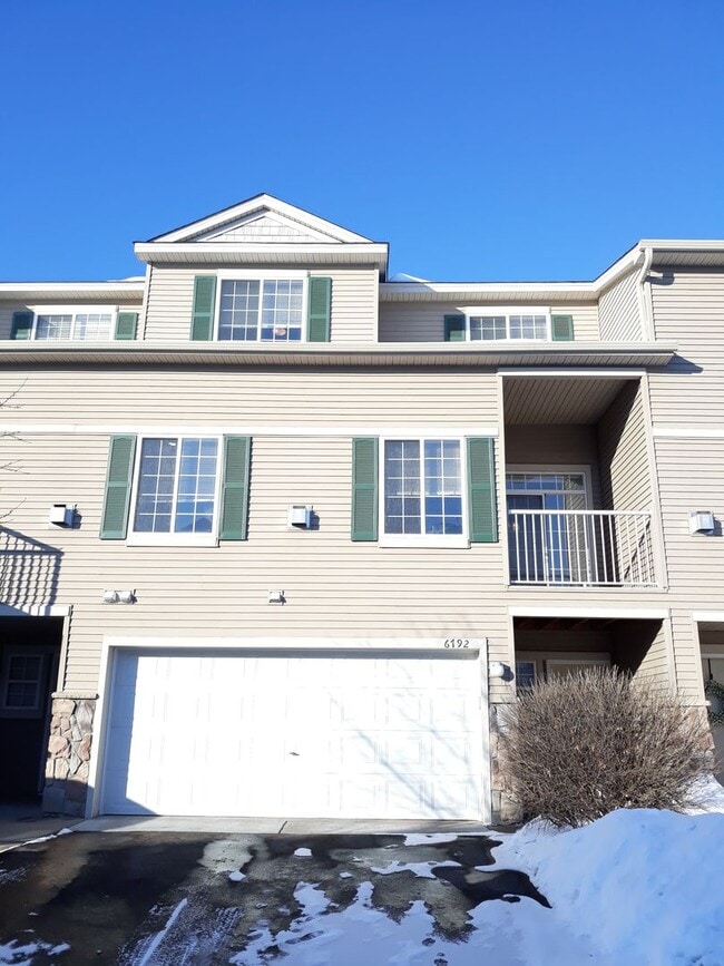 Building Photo - Bright & Spacious 2BR/1.5BA Townhome in Co...