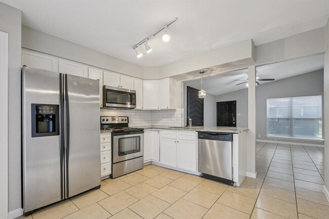 Building Photo - 11906 Broad Oaks Dr