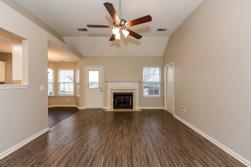 Building Photo - 278 Iris Dr