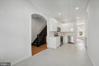 Building Photo - 647 N 33rd St
