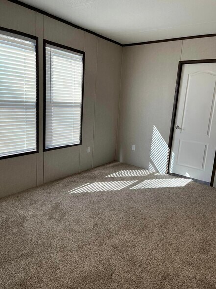 Building Photo - 107 Toledo St