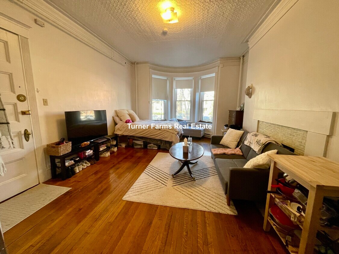 Building Photo - 1067 Beacon St