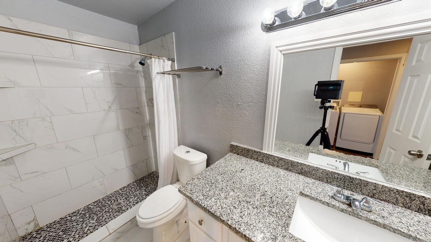 Building Photo - Spacious Victory Gardens home near Trammell Crow Park