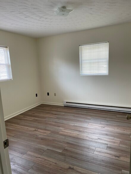 Building Photo - 165 Iced Ln