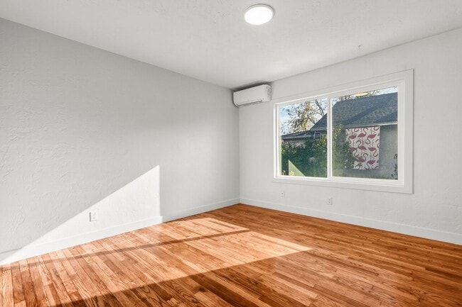 Building Photo - NEWLY RENOVATED 1 BED/1 BATH WITH FENCED BACKYARD