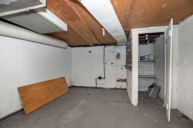 Building Photo - 3300 Dellwood Rd