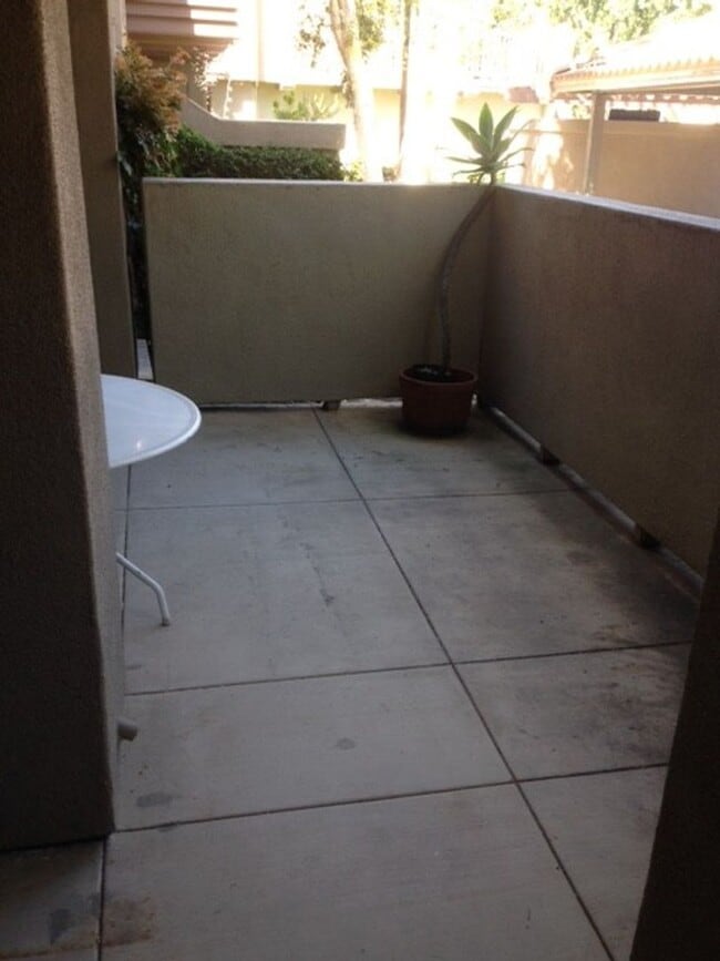 Building Photo - BEAUTIFUL ONE BEDROOM ONE BATH CONDO WITH ...