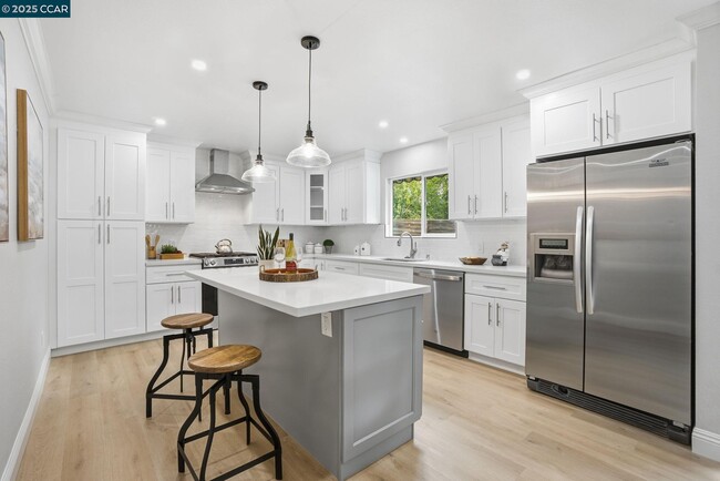 Building Photo - 289 Sierra Dr