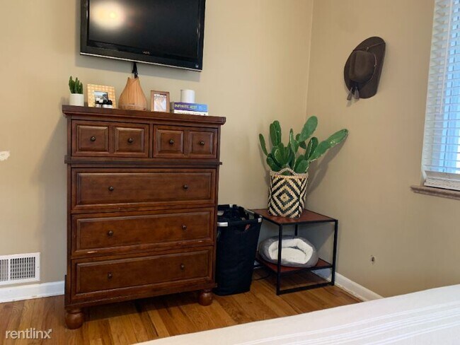 Building Photo - 1160 S Harrison St