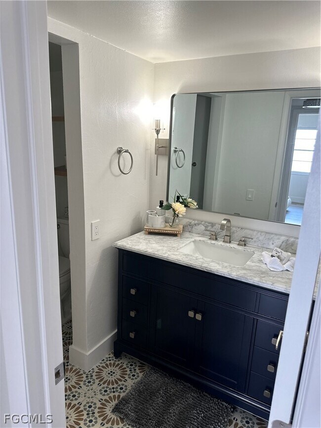 Building Photo - 1900 Clifford St