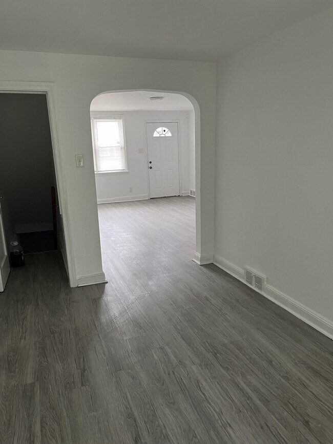 Building Photo - 240 W 21st St